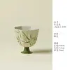 Na natureza, os Copos de Bambu Verde são Copos Quadrados de Alta Qualidade para Degustação de Chá para Uso Doméstico, Feitos de Cerâmica, com um Design Fresco e Simples, Adequados para Chá Kung Fu, e Servem como o Copo do Mestre