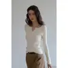Suéter de punto trenzado con cuello en V color albaricoque Qiaomi para mujer, de manga larga, para otoño, ajuste slim, con temperamento, adelgazante, capa base, top casual para el trabajo