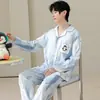 Pijama de Cardigan con Cuello de Algodón Puro para Hombre, Manga Larga y Pantalones, Conjunto de Ropa para el Hogar de Dibujos Animados, Casual, Nueva Colección Otoño 2026