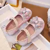 Zapatos Pequeños de Cuero de Moda de Color Liso para Niñas 2026 Primavera/Verano Nuevo Estilo Mariposa con Pedrería Perla Princesa Zapatos Individuales de Cuero para Niña Pequeña