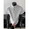Camisa Polo de Verano para Hombre Estilo Americano con Bordado de Panal, Cuello Henry, Manga Corta, Tejido Waffle, Hombro Normal y Mangas de Media Longitud de Cinco Puntas