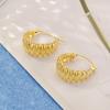 Aretes personalizados de aro ovalado retro dorado de acero de titanio 2024 de moda estilo europeo y americano degradado en forma de U