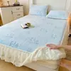 Colcha Estilo Princesa de Piel de Conejo Tallada Pieza Única con Borde de Encaje Estilo Falda de Cama Cubierta de Colchón Cubierta de Cama de Felpa de Leche Otoño e Invierno