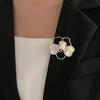 Broche de perla de camelia, diseño hueco, ropa de alta gama de lujo, traje elegante coreano, ramillete anti-luz