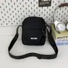 Bolsa pequeña para deportes al aire libre para mujer, simple y ligera, bolso de hombro, bolso para teléfono, bolso cruzado casual y versátil, bolso cruzado pequeño portátil