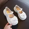 Outono Novo Estilo Coreano Sapatos de Princesa com Pérolas para Meninas Sapatinhos de Couro com Laço para Meninas Sapatos Loafer para Apresentação de Estudantes Sapatos Individuais