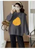 Suéter de Maternidad Jingqi 2025 Nuevo Dibujo Animado Pera Moda Otoño Suéter Holgado de Manga Larga Otoño e Invierno Mujeres