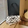Bolsa de ombro com poá de design de nicho transfronteiriço, estilo coreano, fresca e versátil, bolsa de ombro doce, bolsa de mão de alta qualidade e moderna