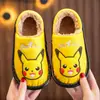 Pantuflas de algodón impermeables de cuero PU para niños de Pikachu, pantuflas cerradas cálidas y antideslizantes de invierno para niños
