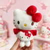 El Colgante de Hello Kitty Se Puede Usar para Vestir el Peluche Muñeco con Ropa, Conjunto de Falda y Impermeable de Puntos