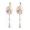 Flor Eterna ~ Pétalos Blancos Borla Larga Cara Redonda Verano de Mujer Hada Suave Aretes de Compromiso Plato de Incienso para Mosquitos Clip para Oreja