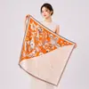 Lenço Quadrado de Seda Laranja Floral Estilo Francês, 100% Seda de Amora, Lenço Fino para Primavera e Outono para Mulheres, Versátil e Fashion, Lenço de Pescoço para Mãe