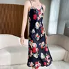 Vestido de tirantes estilo francés de satén de acetato, textura veraniega, caída de alta gama, longitud media, vestido único con tirante estampado