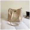 Bolsa Grande de Tecido Vazado Transfronteiriço para Mulheres 2026 Novo Estilo Bolsa Saco Simples de Couro Macio Bolsa Transversal de Alto Padrão para o Verão