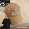 Gorra de Béisbol Amarilla Estilo Americano con Bordado de Letra Desgastada para Mujer con Circunferencia de Cabeza Grande, Visera Amplia y Efecto Adelgazante del Rostro