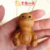 Sândalo Dourado Esculpido Dragão de Leite Sentado Desenho Animado Boneca Fofa Presente de Aniversário Decoração Criativa de Mesa para Casa em Madeira