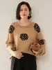 Suéter de cachemira pura para mujer, grueso, con patrón de camelia, cuello redondo, capa interior cálida, top de punto moderno y casual