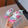 Zapatos Deportivos Infantiles Estilo Coreano 2026 Primavera y Otoño Nuevos de Moda Versátiles Casuales para Niños Pequeños con Suelas Suaves y Bloques de Color Zapatillas de Correr