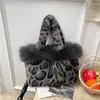 Moda Transfronteiriça Nicho Bolsa de Pelúcia Estampa de Leopardo Casual Feminina para o Dia a Dia Bolsa de Mão de Alta Qualidade Estilo Western Bolsa de Braço