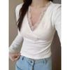 Camiseta de manga larga con cuello en V y encaje de color sólido de estilo europeo y americano para mujer, camisa de terciopelo cálida de otoño e invierno, top corto ajustado