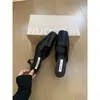 Sapatos Meio Sapato de Salto Alto Fechados de Bico para Uso Externo Feminino 2026 Primavera/Verão Novos Sapatos de Salto Grosso Confortáveis de Boca Rasa