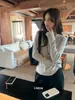 Camiseta de Manga Larga Casual Versátil Color Verde Limón Té Otoño Estilo Coreano con Cuello de Encaje + Camisola Conjunto de Dos Piezas para Mujer 11072