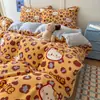 Juego de ropa de cama de cuatro piezas con forro polar para invierno, con tejido de leche polar suave, cómodo y de alta densidad, y un juego de sábanas de tres piezas con temática de cachorros de lunares