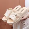 Novas sandálias de cunha femininas populares estilo francês para o verão, elegantes e estilosas, de salto alto, resistentes ao desgaste, antiderrapantes, que aumentam a altura, confortáveis e fashion