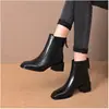 Botas femininas da moda de bico quadrado e salto grosso, novo estilo de inverno 2026, cano curto, forradas com fleece, zíper lateral, botas nude versáteis e estilosas