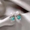 Aretes de zircón y perla para viga de equilibrio dulce estilo bosque, aretes geométricos de lujo ligero francés de alta gama, accesorios para orejas simples y únicos