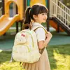Dulce mochila de cuadros para niñas con un oso de peluche 3D, moderno diseño de doble hombro y ribete de encaje, perfecta para salidas de bebé