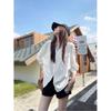 Camisa Blanca Estilo Vintage de Cuello en V y Manga Media, Versátil Coreana Otoño Gama Alta Nicho Adelgazante, Moderna