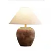 Lámpara de mesa de arcilla estilo Wabi-Sabi japonés Lámpara de mesa de cerámica gruesa estilo chino Decoración para sala de estar Hotel Casa de huéspedes Dormitorio de diseñador Mesita de noche