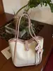 Bolsas de mano para mujer transfronterizas, nuevo modelo 2026, bolso de hombro y bandolera de alta gama a la moda para mujer, bolso de mano simple para el día a día, bolso tipo cubo
