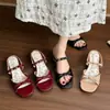 Pantuflas de exterior para mujer Chuyuji estilo francés, popular modelo nuevo de verano, tacón de cuña, estilo de noche, adecuadas para combinar con faldas, cómodas para los pies, una tira negra