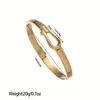 Nuevo brazalete de acero de titanio transfronterizo europeo y americano, versátil para ir al trabajo, oro de 18 quilates, no se decolora, fabricante de brazaletes transfronterizos, al por mayor en stock