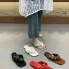Primer Encuentro con la Temporada: Chanclas de Suela Gruesa para Mujer para Uso en Exteriores con Faldas, Diseño Verano 2026 con Diseño Plisado, Cómodas para la Playa