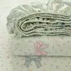 Nueva Funda de Cama de una Pieza Agradable para la Piel Algodón Esponjoso Funda Protectora Lavable a Máquina Dormitorio Habitación Cubierta de Cama Pequeña Floral Francesa de una Pieza