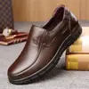 Atacado primeira camada couro bovino tamanho grande sapatos de couro masculinos couro negócios masculinos casuais sola macia couro macio sapatos de pai de meia-idade