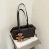 Bolsa de Axila Estilo Retrô Comércio Exterior Couro Macio Nova para Mulheres Outono Grande Capacidade Simples Casual para o Dia a Dia Bolsa Ombro Único Baguette
