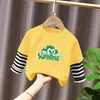 Camiseta de Manga Larga para Niños Ropa de Otoño Capa Base 2026 Nuevo Estilo Top de Retazos Rayado Atractivo Falso Dos Piezas Ropa para Niños