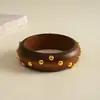 Pulseira geométrica de madeira e metal com rebites em formato de estrela, estilo étnico europeu e americano, acessório feminino versátil minimalista de nicho