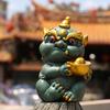 Lindos adornos para mascotas de té de piedra de arena verde dorado de Pixiu de la suerte, decoraciones creativas para el hogar, la sala de estar y el escritorio, que pueden criar té para jugar.