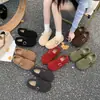 Zapatos de algodón mujer invierno cálidos punta dividida zapatos de algodón aumento de altura interior 2026 zapatos de tacón de felpa y piel para exteriores con terciopelo slip-on
