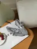 Em Estoque Atacado Sapatos Mary Jane Tecidos Bico Redondo para Mulheres 2026 Novo Estilo Tira Única Planos Respiráveis Baixos com Solado Macio