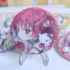Distintivo Sanrio Magic Girl Ya Xiaomei Flame Deer Mouth Broche redondo de folha de flandres com laser, presente de estudante