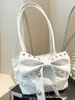 Bolsa de Ombro Sweet Cool Spice Girl de Alto Valor Feminina 2025 Verão Nova Moda Bolsa de Rebites Distinta Bolsa de Axila com Laço
