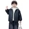 Chaqueta de Invierno a Rayas con Capucha para Niños, Imitación de Dos Piezas de Cuero, Nueva de Invierno 2025, Chaqueta Gruesa y Elegante para Niños