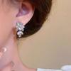 Pendientes de clip con diseño de flor y hoja de circonita ultrabrillante, elegantes y delicados, sin orificios para las orejas.