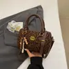 Bolsa Boston Estampa Leopardo Textura de Nicho 2025 Nova Bolsa Feminina Estilo Coreano Moda Bolsa de Ombro Retro Crossbody Bolsa Almofada